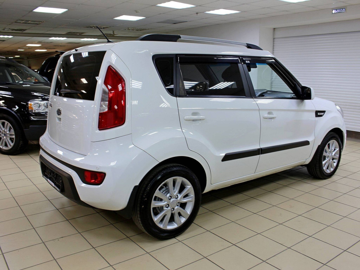 Soul 1. Kia Soul 1 Рестайлинг. Kia Soul 1 Рестайлинг белый. Kia Soul 1.6 2013г. Киа сол 2013 год дизель.